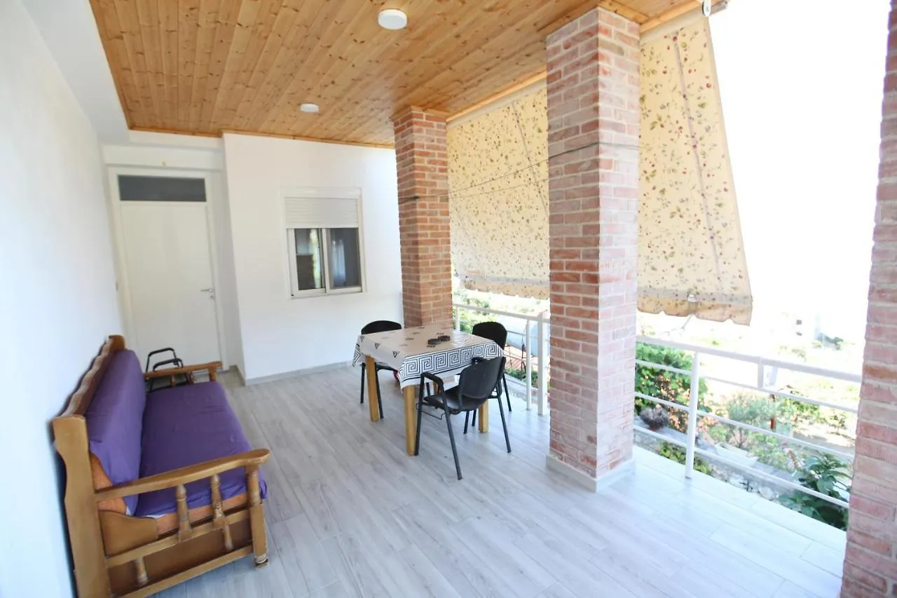 Vila Riza Veliu Piqeras Апарт-отель
