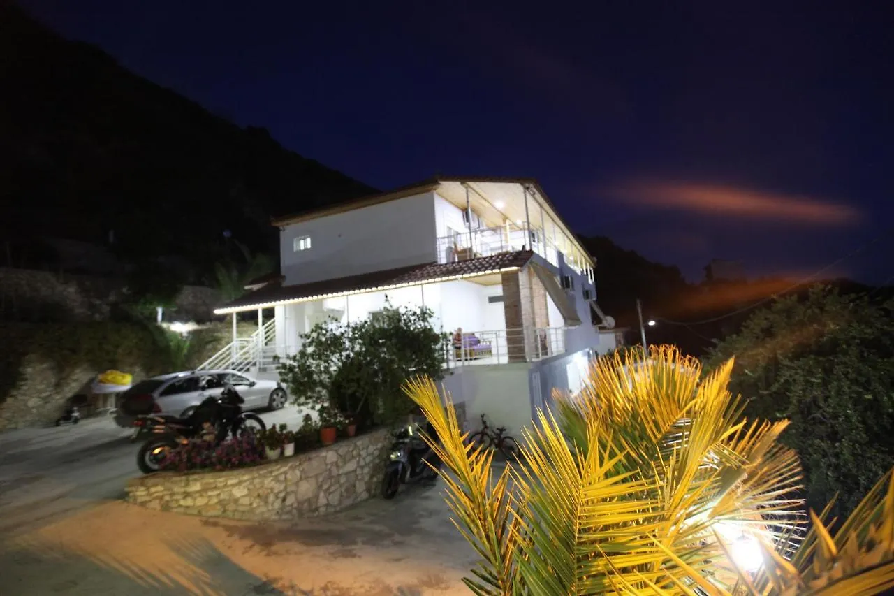 Vila Riza Veliu Piqeras Албания
